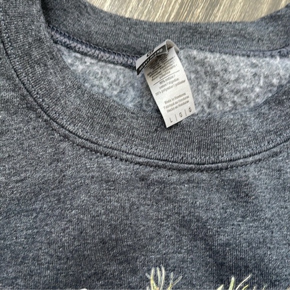 Holiday crewneck - Picture 3 of 4